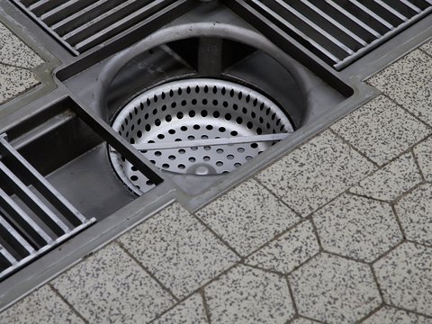 Entwässerungsrinne mit Geruchsverschluss von rubotec