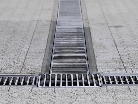 rubotec-Entwässerungsrinne mit T-Anschluss